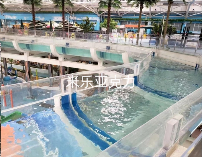 石家莊天山海世界，水上棧道